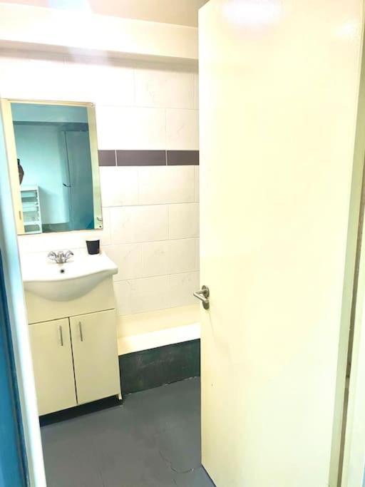 Cozy Studio Opposite Chelsea Stadium Londra Exterior foto